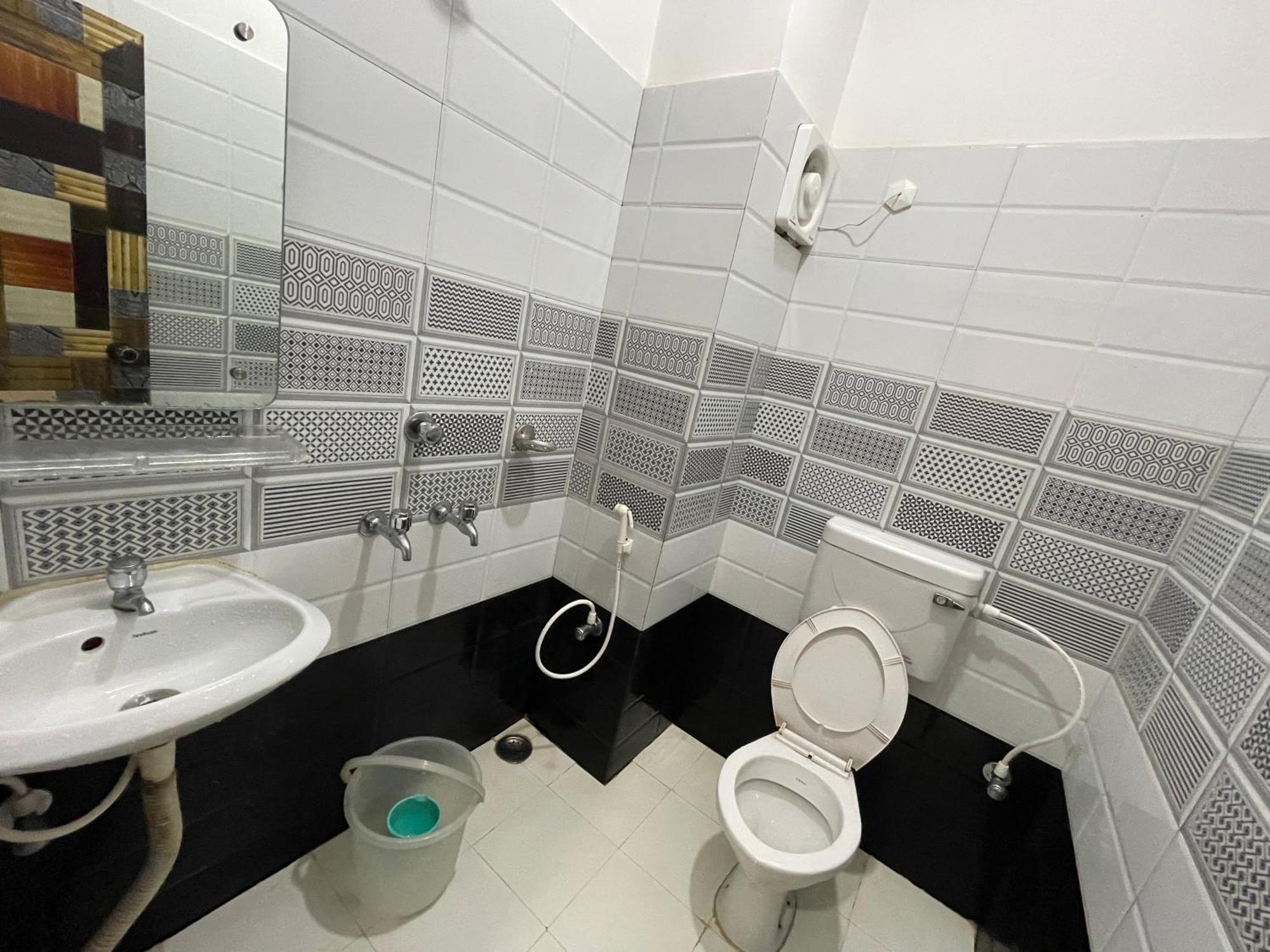 Hotel Seven Inn By Seven Group Puri Buitenkant foto